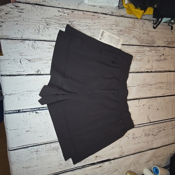 NWT Lululemon Stretch Woven Relaxed Fit High-Rise Short 4” - Black, Size XL - Picture 7 of 16